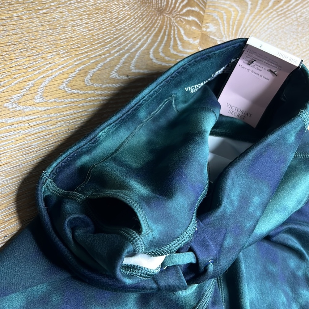 VICTORIA’S SECRET Flow On Point High Rise Lace Up Leggings 2 - Picture 11 of 13